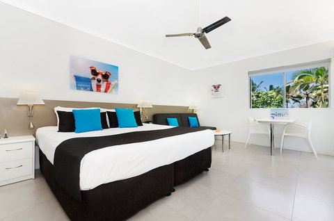 By The Sea Port Douglas - Nelsons Bay Accommodation 1