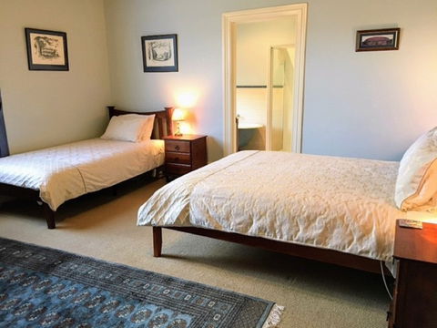 Cambridge House B&B - Accommodation Nelson Bay 2