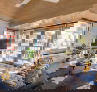dlux  escape  Lorne - Accommodation Nelson Bay