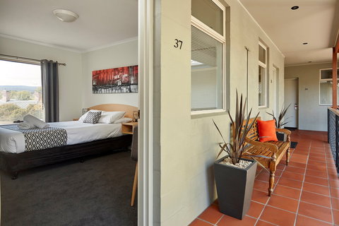 Elphin  Motel & Serviced Apartments - Accommodation Nelson Bay 1