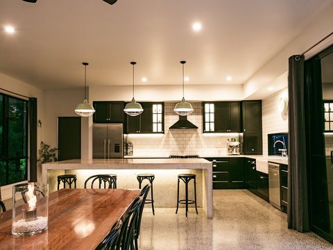 Friday Sabai - Accommodation Nelson Bay 2