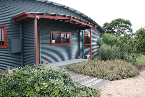 Frog Gully Cottages - Accommodation Nelson Bay 0