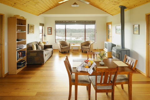 Frog Gully Cottages - Accommodation Nelson Bay 1