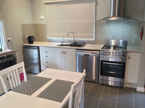 High Peaks Cottages - Accommodation Nelson Bay 2