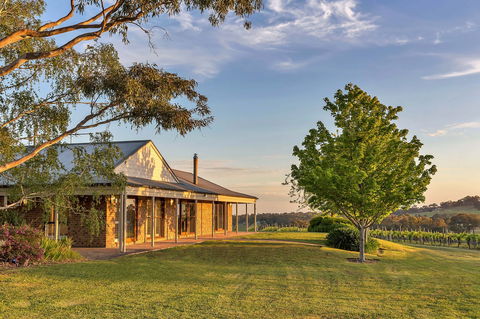 Simon Tolley Lodge - Accommodation Nelson Bay 1