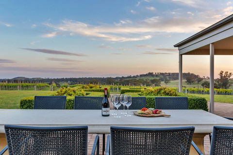 Simon Tolley Lodge - Accommodation Nelson Bay 2
