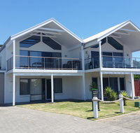 Beachcomber Beachfront  Beach House At Port Elliot on Horseshoe Bay