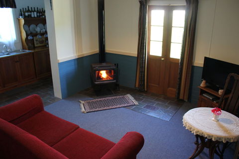 Coonawarra's Pyrus Cottage - Accommodation Nelson Bay 1
