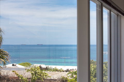 Cottesloe Beach House II - Accommodation Nelson Bay 0