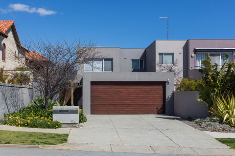 Cottesloe Beach House II - Accommodation Nelson Bay 1