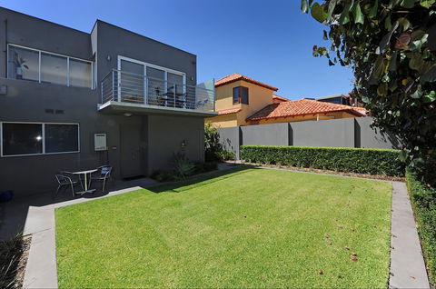 Cottesloe Beach House II - Accommodation Nelson Bay 2
