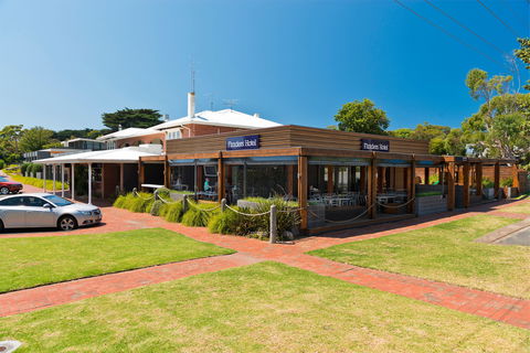 Flinders Hotel - Accommodation Nelson Bay 1