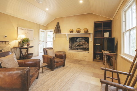 Mayfield Vineyard Cottages - Accommodation Nelson Bay 2
