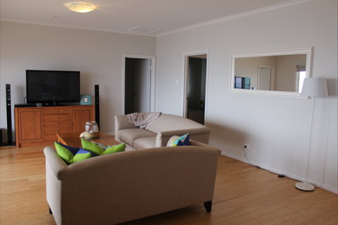 Pelican Place - Accommodation Nelson Bay 2