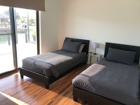 Port Bouvard Retreat - Large Family Friendly Canal Home With Private Jetty - Accommodation Nelson Bay 2