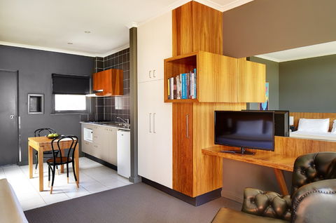 Riverview Hotel - Accommodation Nelson Bay 1