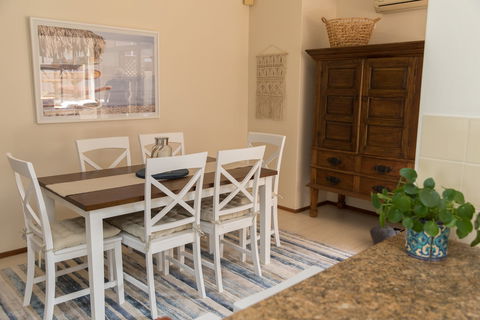 Taranaki Beach Unit - Accommodation Nelson Bay 2