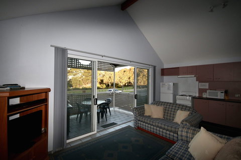 Views, Ammenity And Easy Bay Lifestyle - Accommodation Nelson Bay 0