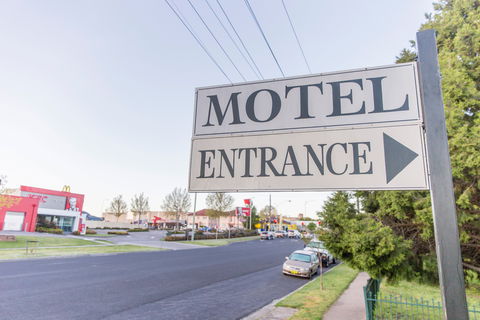Bathurst Motor Inn - Accommodation Nelson Bay 0