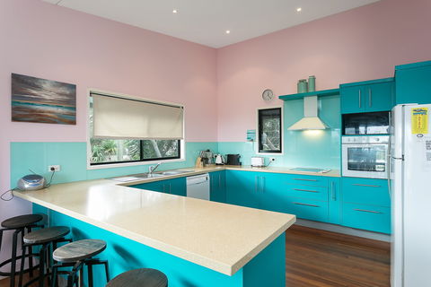 Colours Of Cylinder - Accommodation Nelson Bay 2