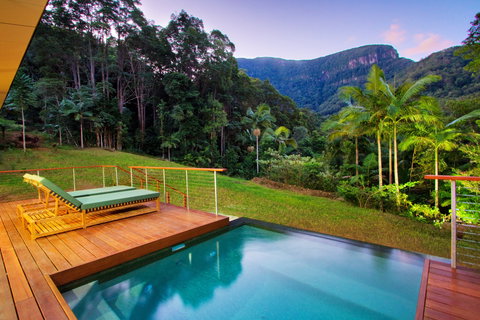 Crystal Creek Rainforest Retreat - Accommodation Nelson Bay 1