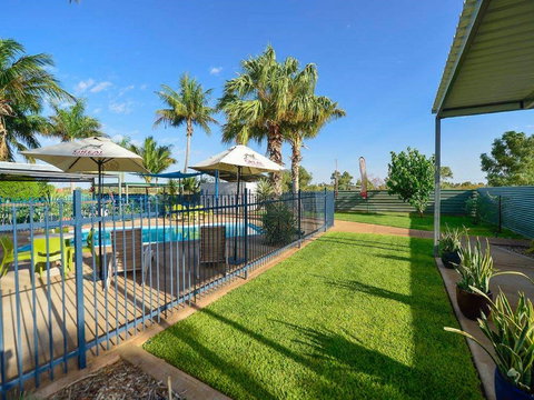 Devils Marbles Hotel - Accommodation Nelson Bay 1