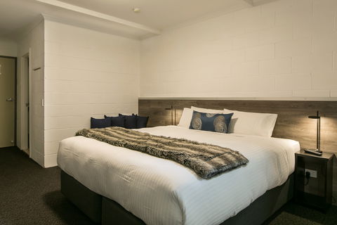 Falls Creek Hotel - Accommodation Nelson Bay 2