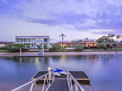 Riviera Waters Broadbeach - Vogue Holiday Homes - Accommodation Nelson Bay 2