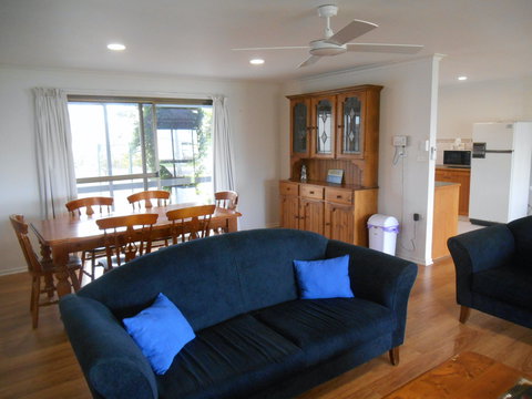 Roshy's Retreat - Accommodation Nelson Bay 2