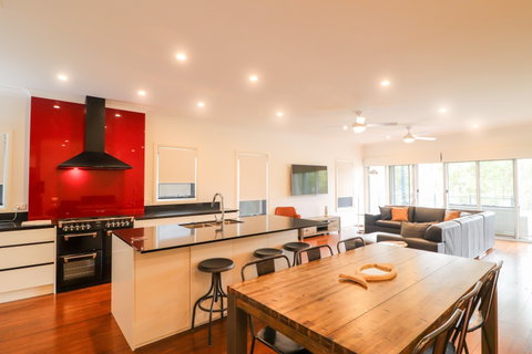 Sunset On Lake Point - Accommodation Nelson Bay 2