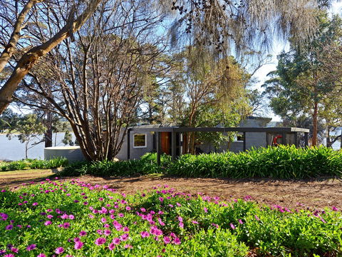 Taylors Bay Cottage - Accommodation Nelson Bay 0