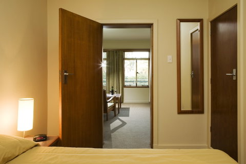 University House - Accommodation Nelson Bay 2