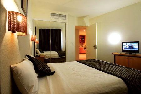 Golden Pebble Hotel - Accommodation Nelson Bay 0