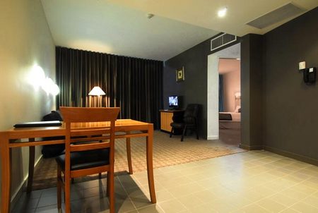Golden Pebble Hotel - Accommodation Nelson Bay 1