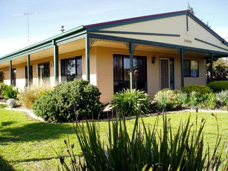 Bells By The Beach Holiday House - Accommodation Nelson Bay 0