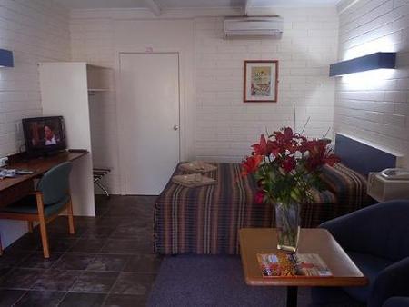 Central Highlands Motor Inn - Accommodation Nelson Bay 1