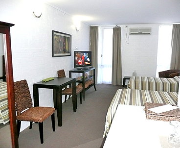 Mallacoota Hotel Motel - Accommodation Nelson Bay 2