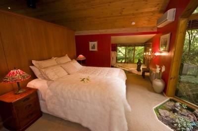 Linden Gardens Rainforest Retreat - Accommodation Nelson Bay 0