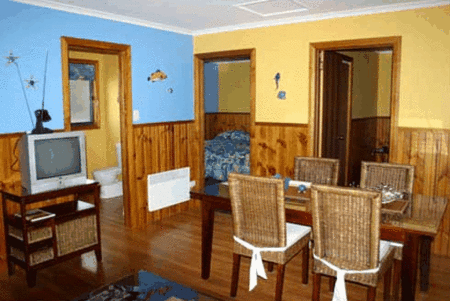 Bicheno's Gallery and Apartments - Accommodation Nelson Bay