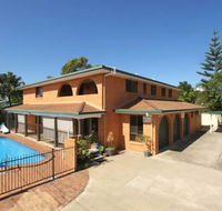 Airlie Court Holiday Apartments - Accommodation Nelson Bay