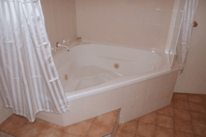 Burke  Wills Motor Inn - Accommodation Nelson Bay