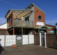 Black Dolphin Townhouse and Apartment - Accommodation Nelson Bay
