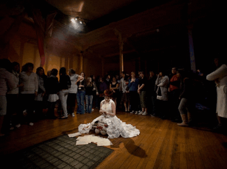 Zen Zen Zo Physical Theatre - Accommodation Nelson Bay 2