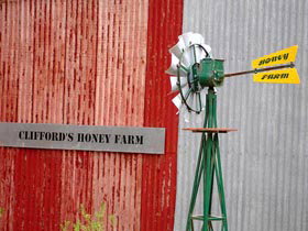 Clifford's Honey Farm - Accommodation Nelson Bay 0