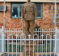 Soldier Statue Memorial Chinchilla - Accommodation Nelson Bay