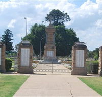 Warwick War Memorial and Gates - Accommodation Nelson Bay