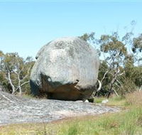 Tolmer Rocks - Accommodation Nelson Bay