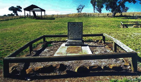 Yuranighs Aboriginal Grave Historic Site - Accommodation Nelson Bay 0