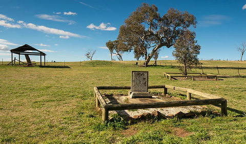 Yuranighs Aboriginal Grave Historic Site - Accommodation Nelson Bay 1