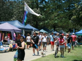 Broadbeach Art And Craft Markets - Accommodation Nelson Bay 0